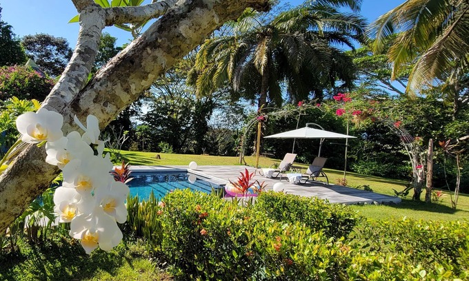 Langostino Villa | Hermosa villa en la cima de la colina entre Playa Zancudo y Playa Pavones