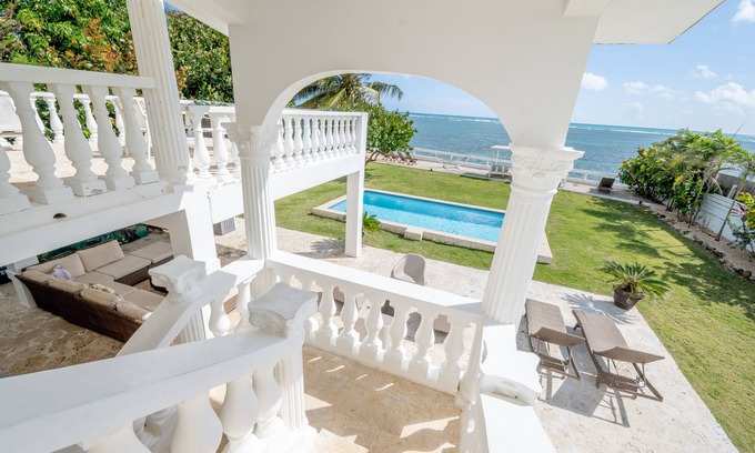 Zarzal Villa | Private Beach Front Home With Beautiful Pool