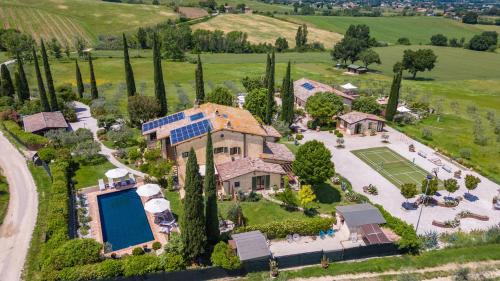 Bettona Villa | CASALE SANTA LUCIA 8&2, Emma Villas
