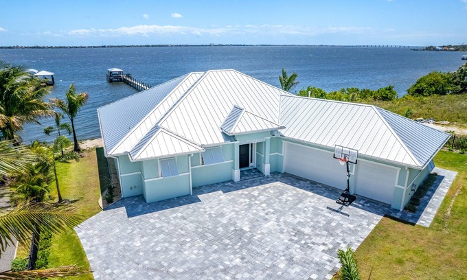 Tropic Casa | Casamigos. Luxury waterfront-Swim with Dolphins-Private Beach. Pet Friendly!