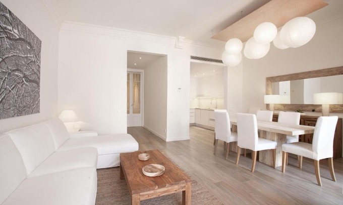 L'Antiga Esquerra de l'Eixample Apartamento | Casanova Charm 4BDR Apartment