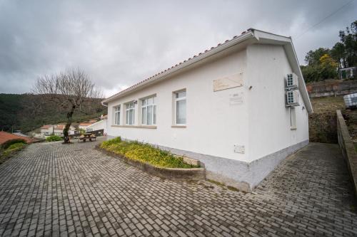 Pampilhosa da Serra Cabina | Casas da Escola - "A Escola" - Meãs