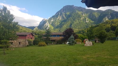 Quiros Casa | Casas rurales Valle de Bueida, jacuzzi solo en las casas el El Palacio y Viscárcel