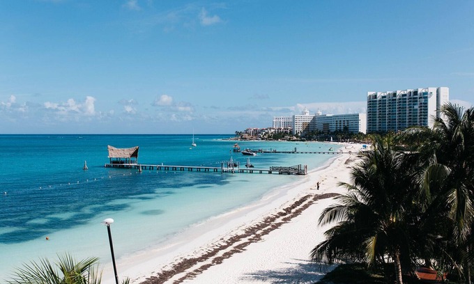 Punta Cancún Villa | CasaZul - Luxury beachfront living Cancun for up to 30 guests