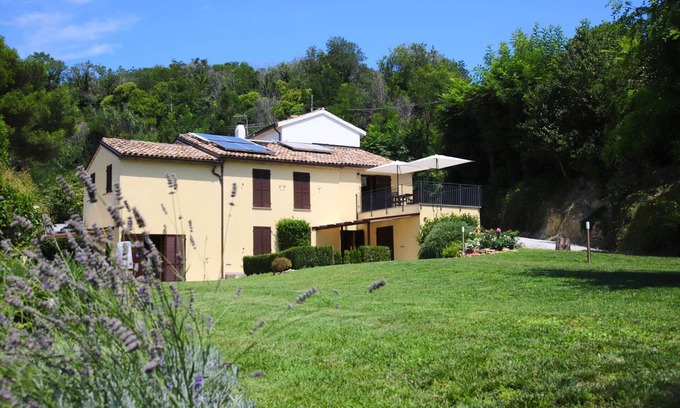 Castel di Mezzo Apartamento | CASO SAN BARTOLO: en un área natural protegida junto al mar, con fantásticas vistas.
