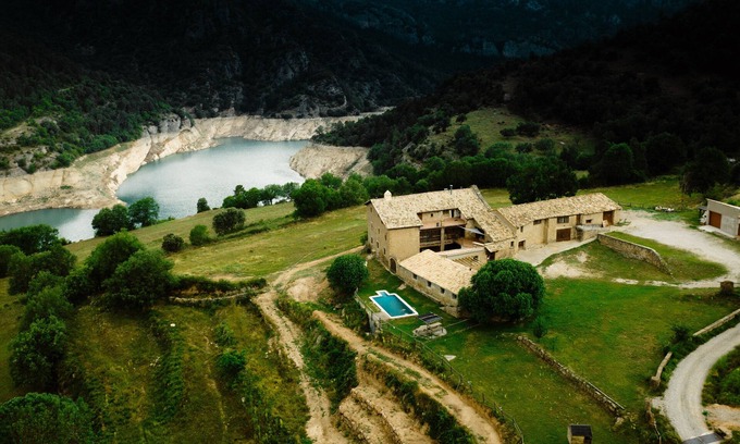 Naves Hostal | Cases Altes de Posada