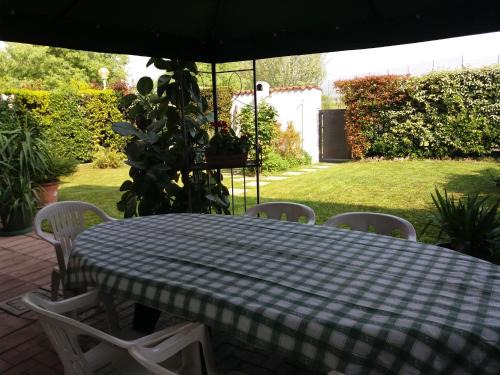 Paderno Franciacorta Apartamento | CASETTA MIRAVIGNA cozy flat with garden in Franciacorta & Iseo Lake