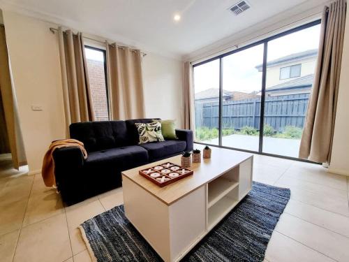 Narre Warren Casa | Casey Green Estate 3 bedrooms Narre Warren home