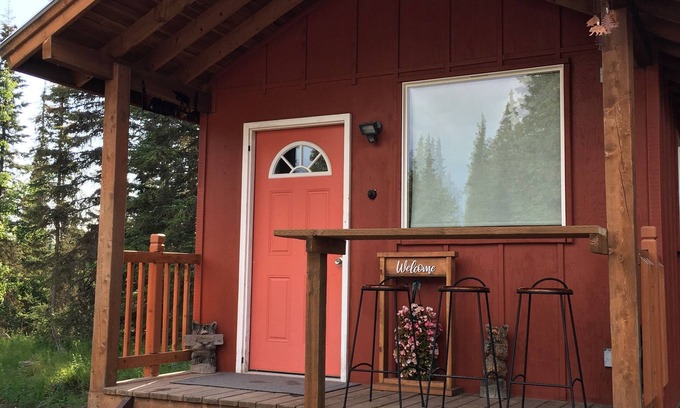 Cohoe Cabina | Casey’s Bear Den is a cozy cabin near Johnson Lake and the Kasilof River