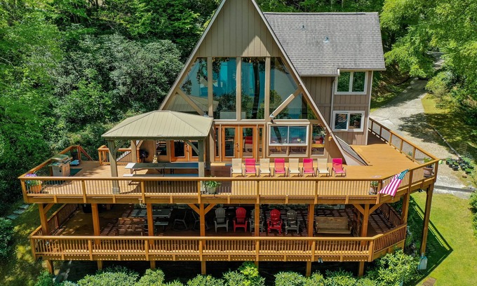 Cullowhee Casa | Cashiers, Lake Glenville, 3 Acres 500ft Private Beach & Dock, sleeps14,Mt View