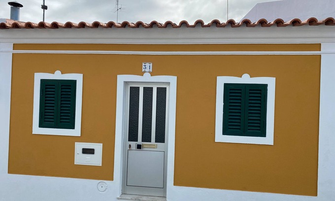 Mora Villa | 'Casinha Amarela' con Wi-Fi