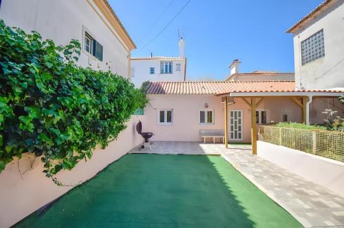 Parede Apartamento | Casinha da Parede - 5 min from the beach