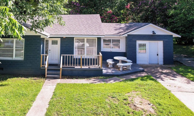 Durant Casa | 'Casino Cottage' Getaway: 4 Mi to Choctaw Casino!
