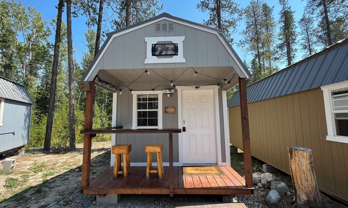 West Glacier Cabina | Casita 2, Tiny Home in Wood Area, 1 Mile From Glacier Entrance- 2 Guests