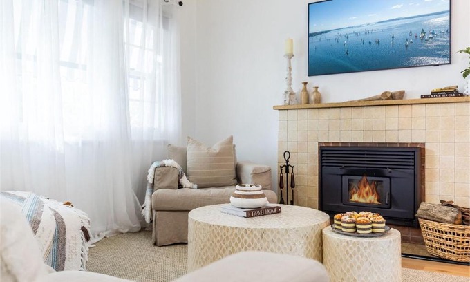 Shoal Bay Casa | Casita 20 Tomaree Road great pet friendly property with WiFi and Air Conditioning