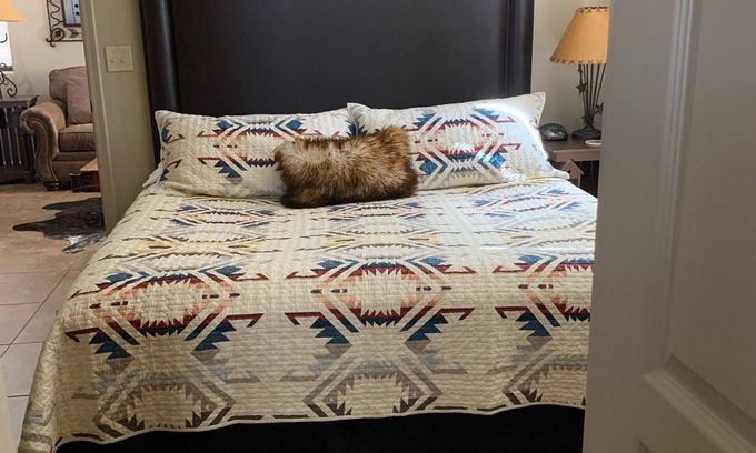 Southeastern Villa | A 3 cuadras del centro! Por favor, pregunte por las tarifas semanales y mensuales!
