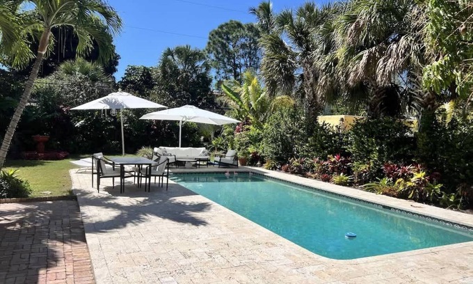 Flamingo Parks Cabaña | Casita Atala - Nestle into a Tropical Designer Retreat with Shared Pool