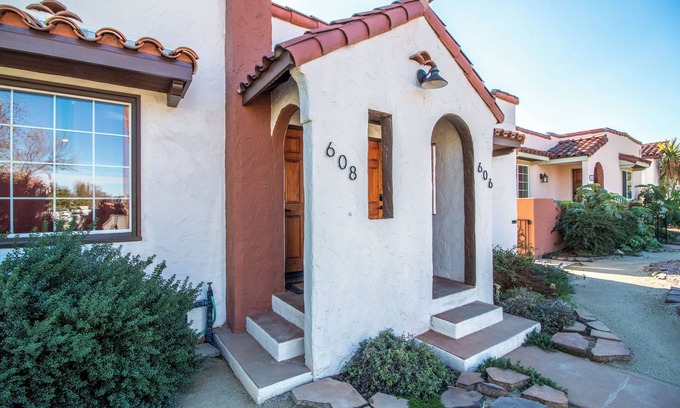 Paso Robles Cabaña | Casita Azul - historic duplex in the heart of downtown Paso Robles