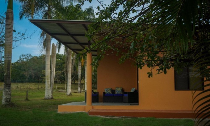 Langostino Casa | Casita Bonita, Pilon de Pavones
