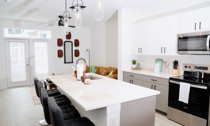 Milwood Apartamento | Casita Cactus - King Suite near Domain - with Gym and Pool