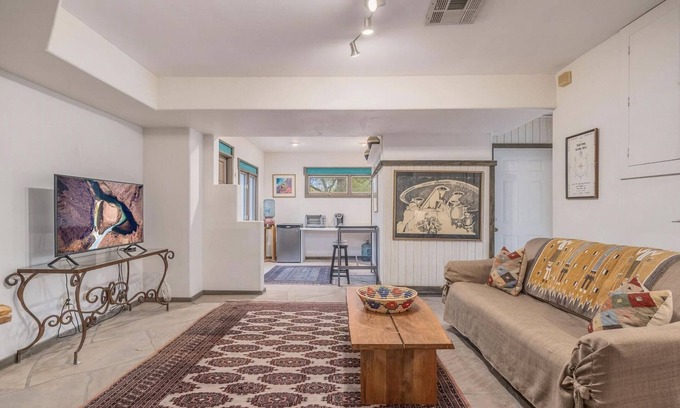 Paradise Valley Casa | Casita de la Paz - Unique Adobe Crafted Retreat