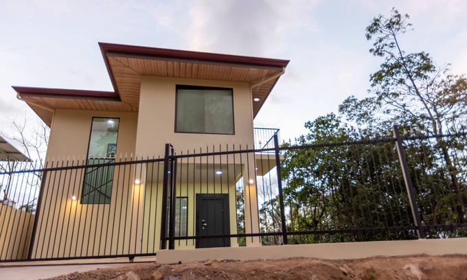 Grifo Alto Apartamento | Casita Poro, you can do day trips to beaches, Nat. Parks, volcanoes, waterfalls.