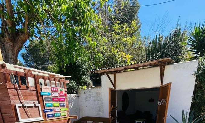 Cap Martinet Cama Y Desayuno | Casita room 4 people 2 minutes from the beach
