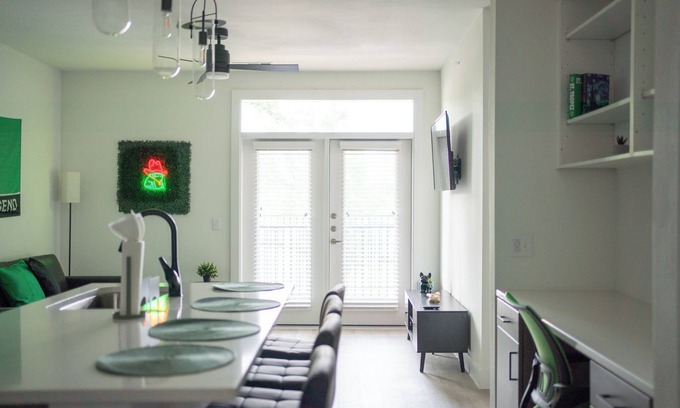 Milwood Apartamento | Casita Verde - near Q2 and Domain - King Suite