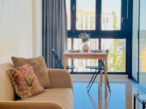 Toowong Apartamento | CASSA TOOWONG - Convenient 1B Apt at Central Location with Parking Managed by The Cassa