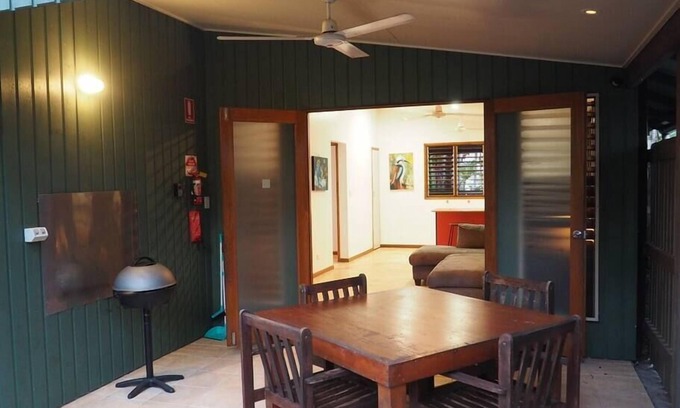 Mission Beach Casa | Cassawong Cottages - Kookaburra - 2 Bed
