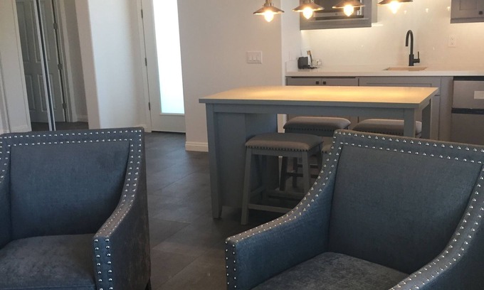 La Quinta Apartamento | Cassius model house and casita for rent in December 2025