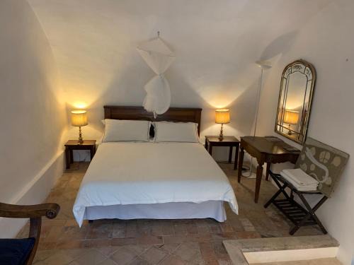 Cassia Casa | Castello Farnese, Roma, sulla Via Francigena