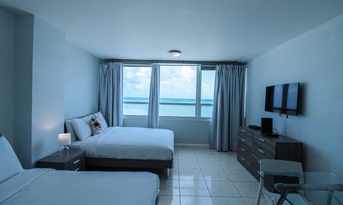 La Gorce Apartamento | Castle 603 Oceanview w/ Free Parking, pool, beach access, gym, tennis, restaurants and more!
