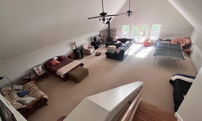 Franklin Apartamento | Castle - Bedrooms and Entertainment Loft w/ Deck C46
