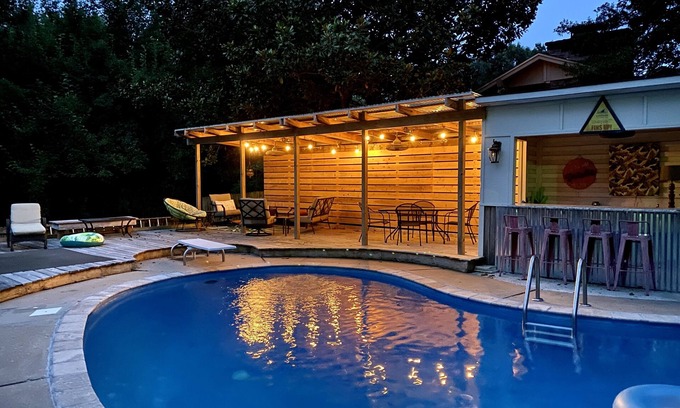 Bentonville Casa | Castle Cove Bentonville ... casa privada con piscina frente a Crystal Bridges