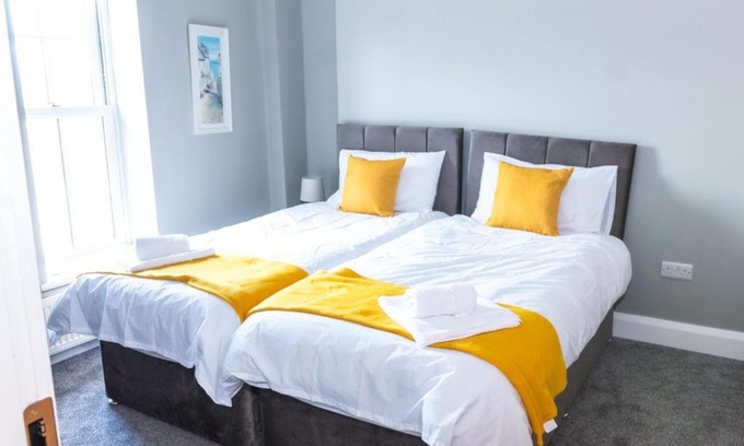 Londonderry Hotel | Castle gate lodge