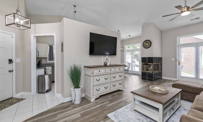 Lexington Condominio | Castle Glow Lex Close to UK and Hospitals