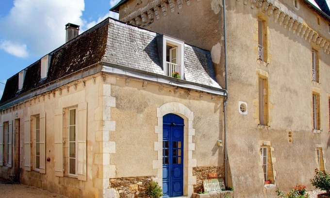 Chalais Apartamento | Castillo en Chaleix con Piscina y Vista