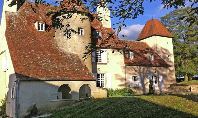 Le Veurdre Otro | Castillo en Le Veurdre cerca de bosque y río