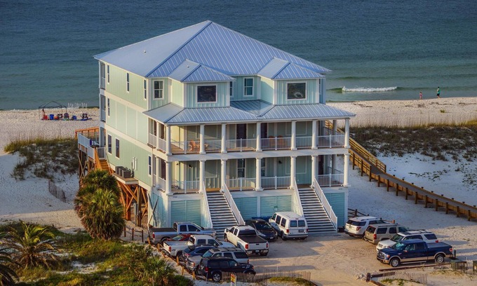 Orange Beach East Casa | "Castle in the Sand East" Orange Beach AL-9 dormitorio, tiene capacidad para 26 piscinas privadas