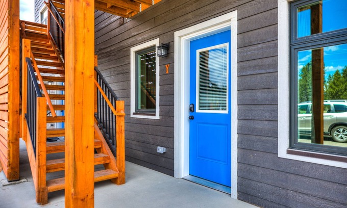 West Yellowstone Casa | Castle in the Sky Unit Y