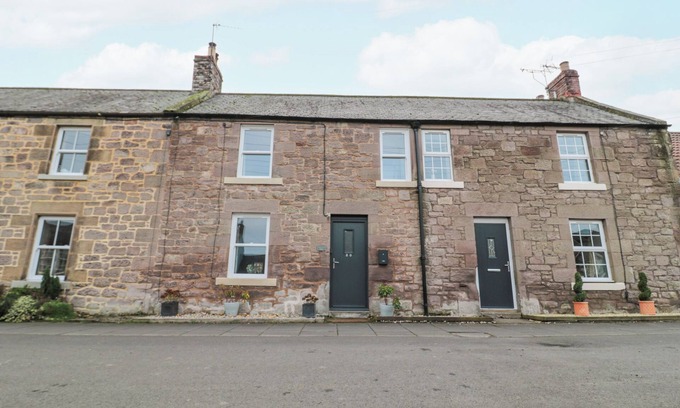 Norham Cabaña | CASTLE KEEP, pet friendly, with open fire in Norham