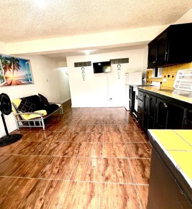 Roseau Apartamento | Castle of comfort side apartment