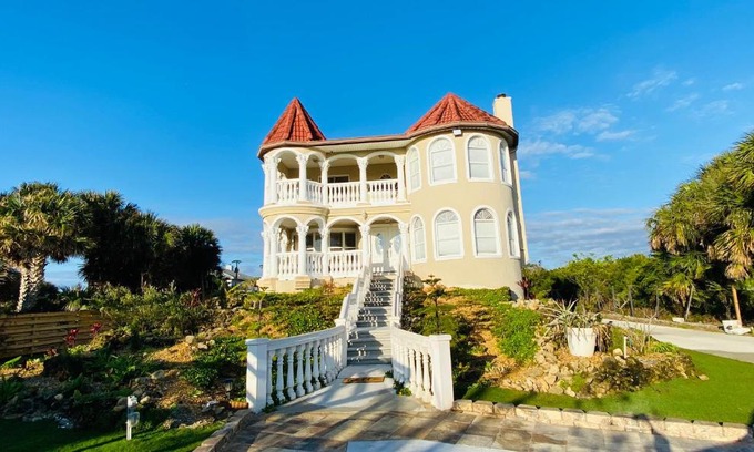 Painters Hill Casa | Castle, pvt pool, hot tub, beach, mini-golf, dock, fishing, ping pong