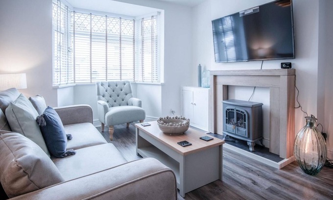 Mumbles Casa | Castle Square - 2 Bedroom Holiday Home - Mumbles