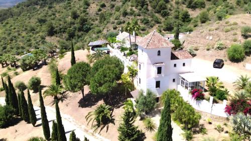 Alozaina Apartamento | Castle Tower apartment PICASSO in rural holiday park