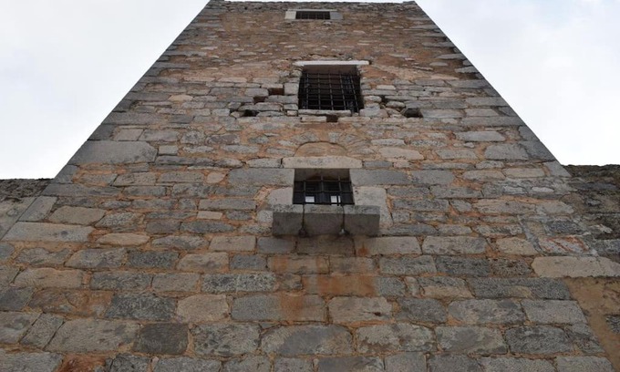 Omales Chalet De Esquí | Castle Tower