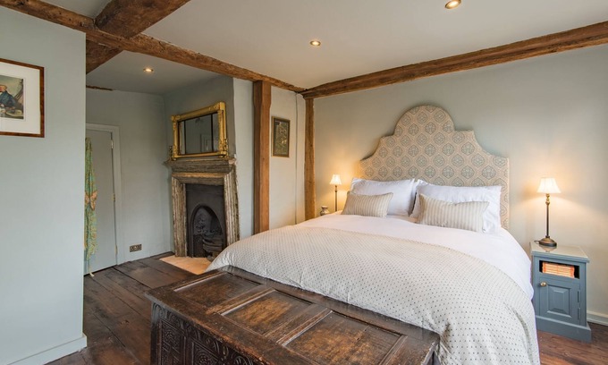 Rochester Cabaña | Castle View - a holiday let that sleeps 4 guests in 2 bedrooms