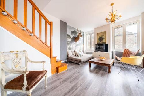 Carrouges Apartamento | Castle View Bright Duplex