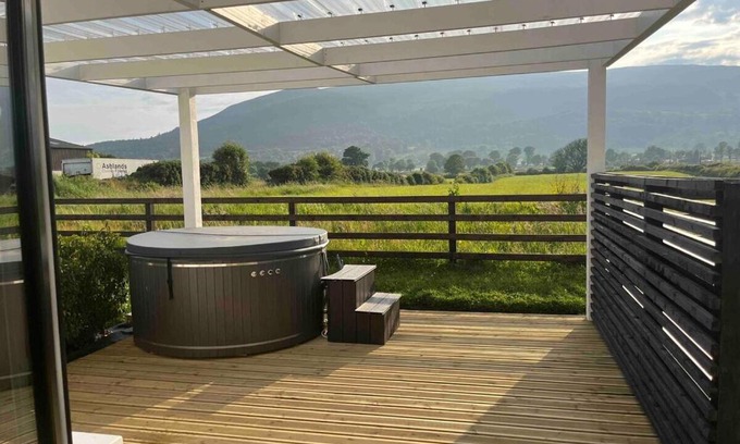 Meigh Chalet De Esquí | Castle View Chalet by Clonlum Cottages